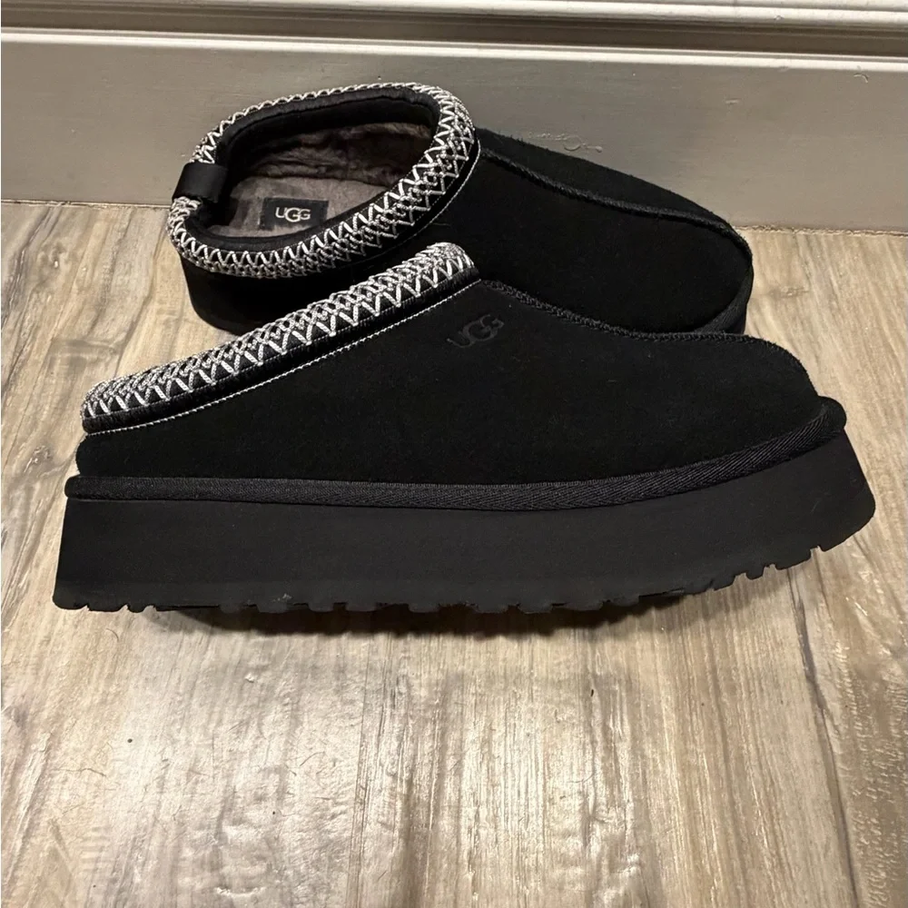UGG Tazz Black Suede Platform Clogs - Picture 2 of 7